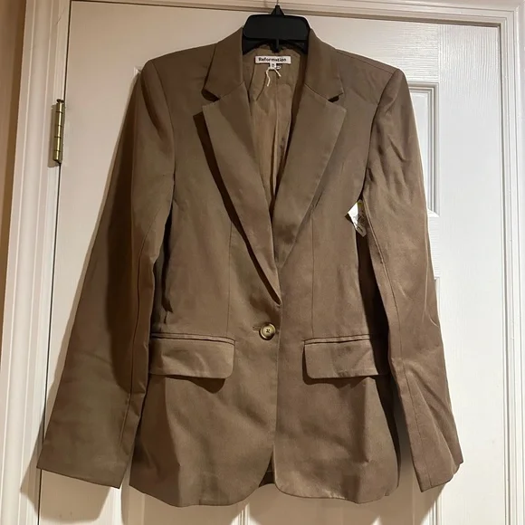 Reformation Blazer - Picture 4 of 6